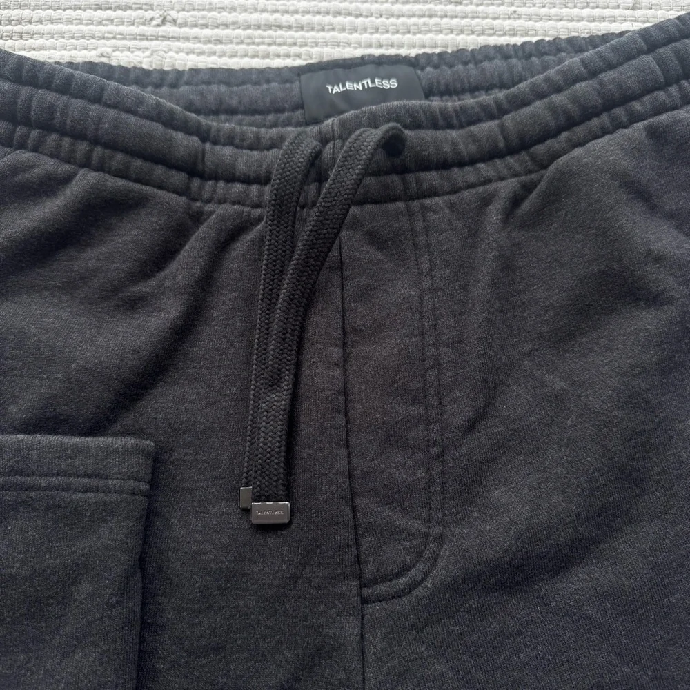 Talentless Men’s Heather Straight Leg Sweatpants – Charcoal Heather L Fleece